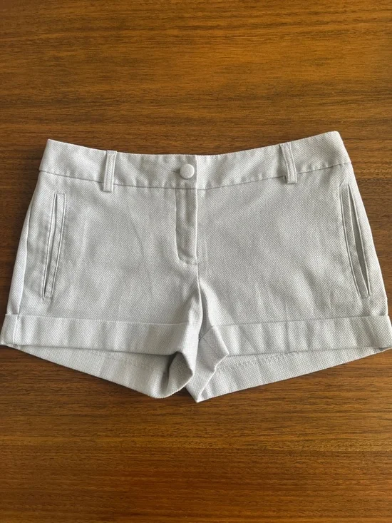 Women's Express size 4 Textured Roll-Cuff Shorts in Subtle Metallic Light Gray - Picture 1 of 4